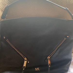 Micheal Kors Black Shoulder bag, Gently used , no marks or scuffs